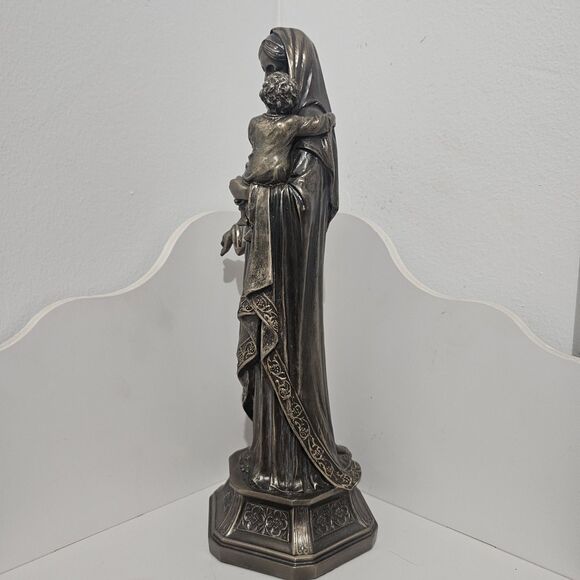 Veronese - Holy Mother Mary Holding Infant Jesus Religious Sculpture - Bronze - Picture 2 of 9